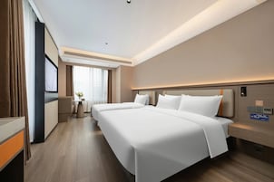 高档床上用品、遮光窗帘、熨斗/熨 板、免费 WiFi