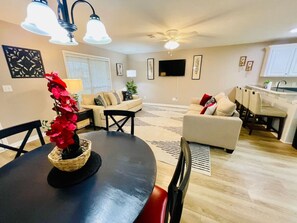 Interior - Eastgate 13A Cozy family retreat close to downtown Hammond (Hammond)