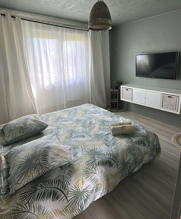 4 bedrooms, WiFi, bed sheets