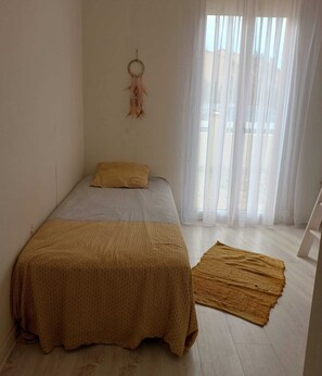 2 slaapkamers, een strijkplank/strijkijzer, wifi, beddengoed
