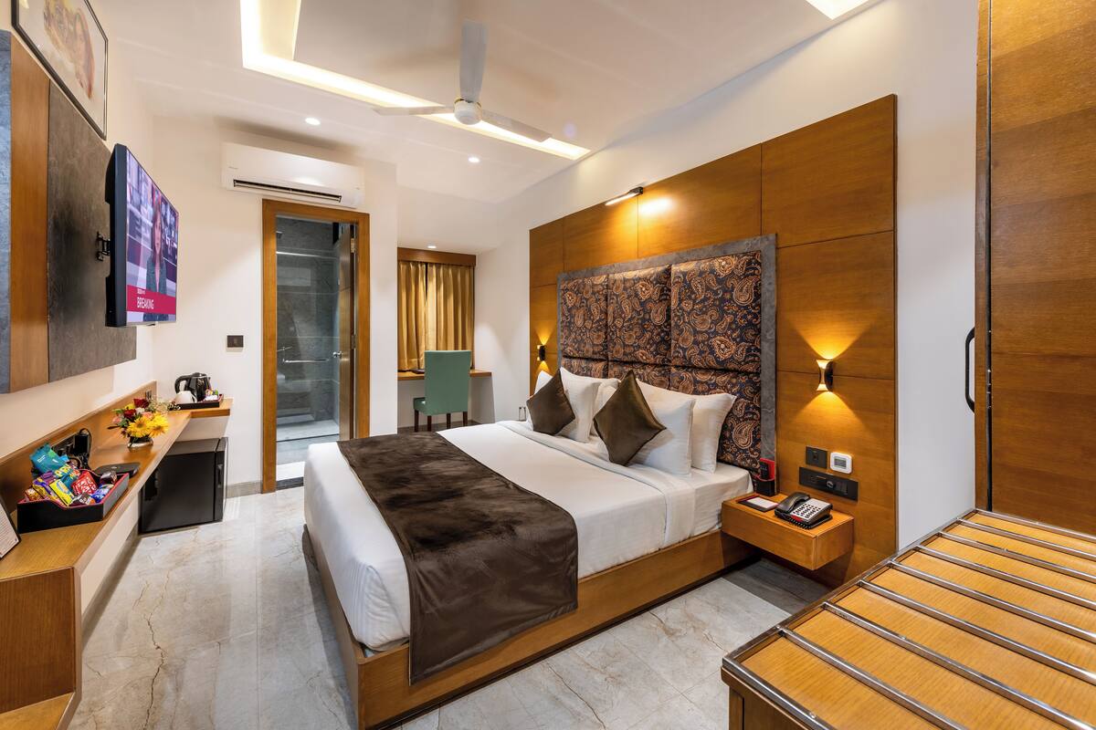 غرفة ديلوكس - منظر للمدينة | ميني بار ومكتب ومكواة/لوح كي وواي فاي مجانًا