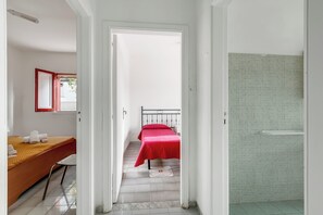 Standard Apartment, 3 Bedrooms, 2 Bathrooms (Waves Apartment 1 100m From Sea)
