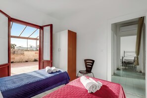 Standard Apartment, 3 Bedrooms, 2 Bathrooms (Waves Apartment 1 100m From Sea) | 3 bedrooms, bed sheets - Residence Vista Mare (Porto Cesareo)