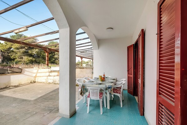 Standard Apartment, 3 Bedrooms, 2 Bathrooms (Waves Apartment 1 100m From Sea) | Dining room - Residence Vista Mare (Porto Cesareo)