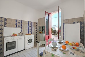 Standard Apartment, 3 Bedrooms, Balcony (Waves Apartment 3 Sea View 100 M from) | Private kitchen - Residence Vista Mare (Porto Cesareo)