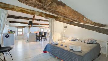 Familie appartement, 2 slaapkamers, uitzicht op gebergte (In Bocca Al Lupo Flat 3) | 2 slaapkamers, een strijkplank/strijkijzer, gratis wifi, beddengoed