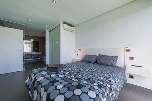 2 bedrooms, iron/ironing board, travel crib, free WiFi