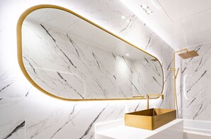 Twin Room | Bathroom