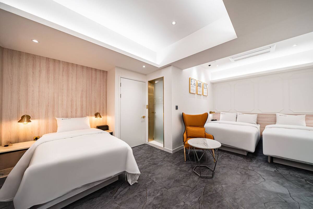 Special Room | 高档床上用品、羽绒被、记忆海绵床垫、办公桌