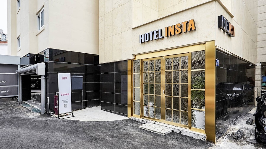 Insta Hotel - Main Branch