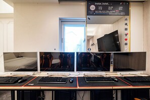 أغطية فراش متميزة وألحفة محشوة بالريش وأسرّة بإسفنج يتكيف مع شكل الجسم