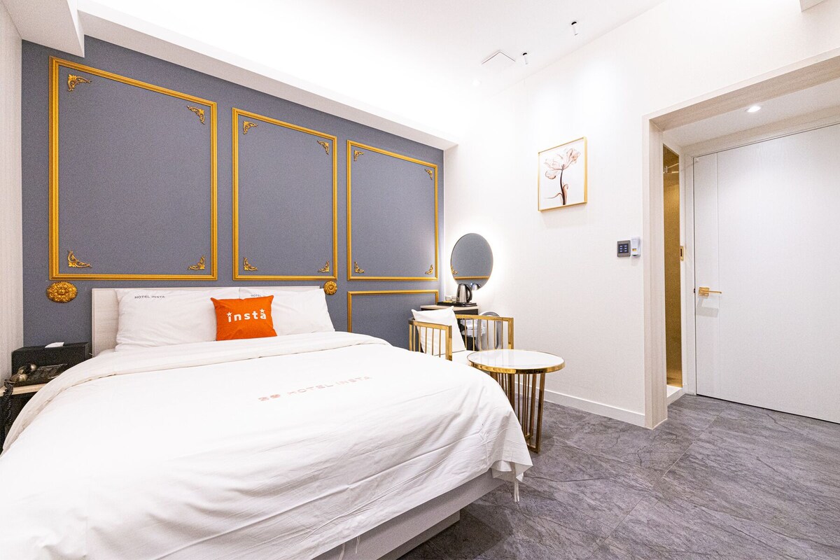 Deluxe Room | Premium bedding, down comforters, memory foam beds, desk