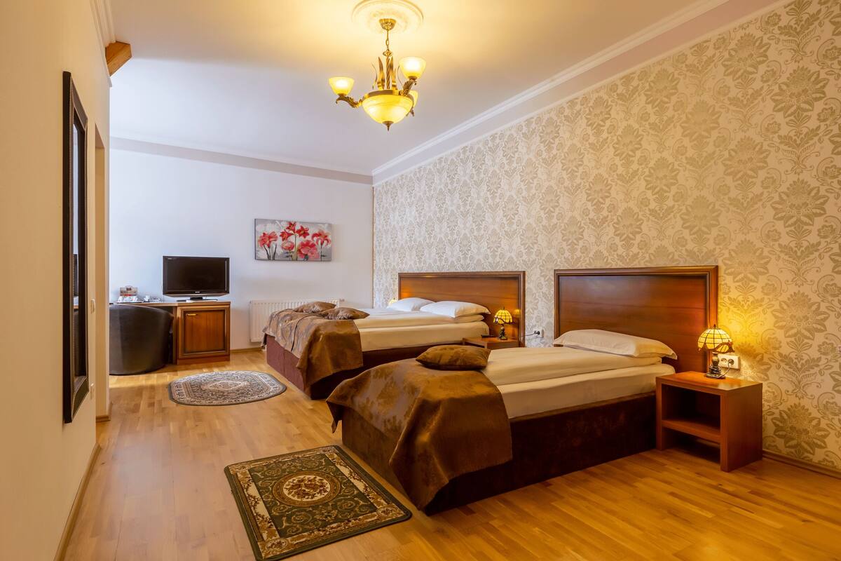 Ropa de cama de alta calidad, colchones con efecto memoria y minibar