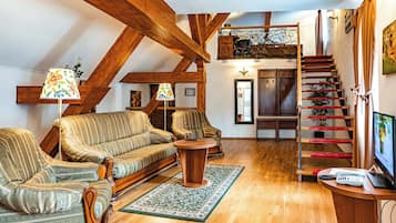 Studio Suite | Premium bedding, memory foam beds, minibar, desk