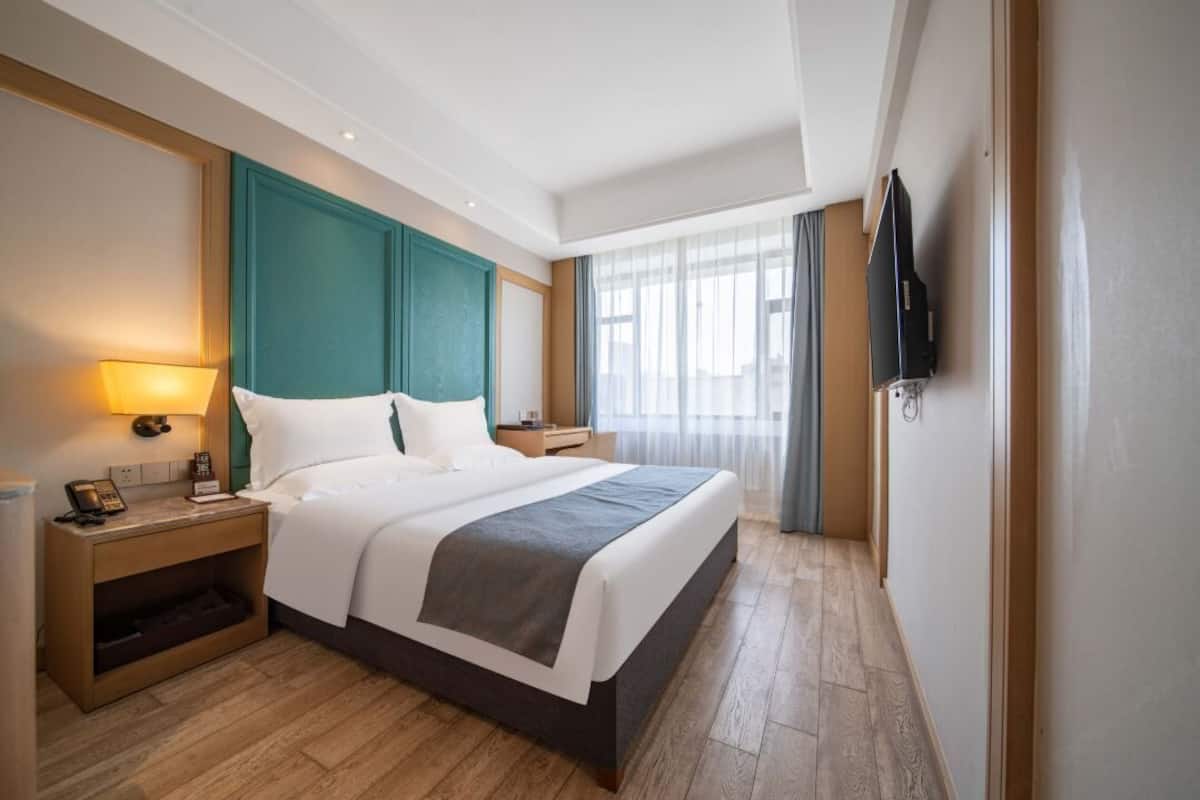 1 bedroom, laptop workspace, blackout drapes, free WiFi