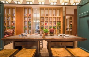 Lobby sitting area - World Hotel Hexie Plaza branch (Jinan)