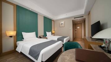 Superior Twin Room | 1 bedroom, laptop workspace, blackout drapes, free WiFi