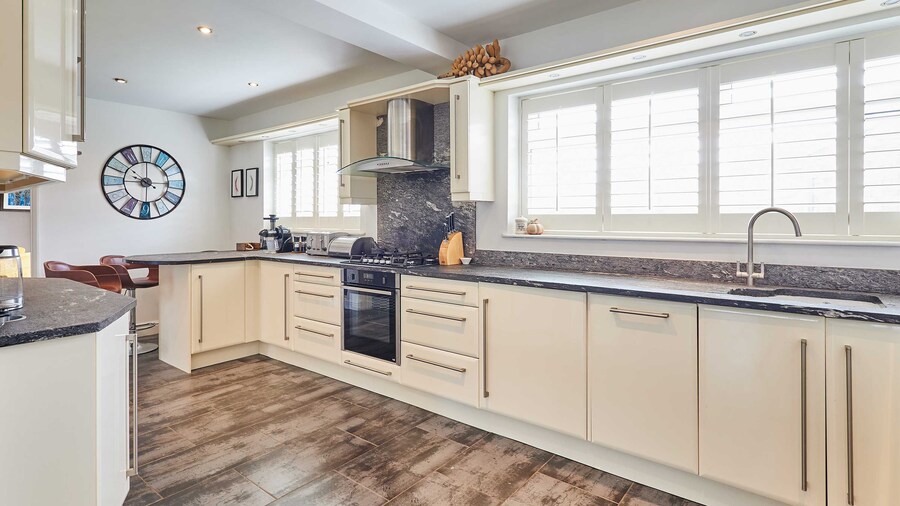 Host Stay Chestnut Close