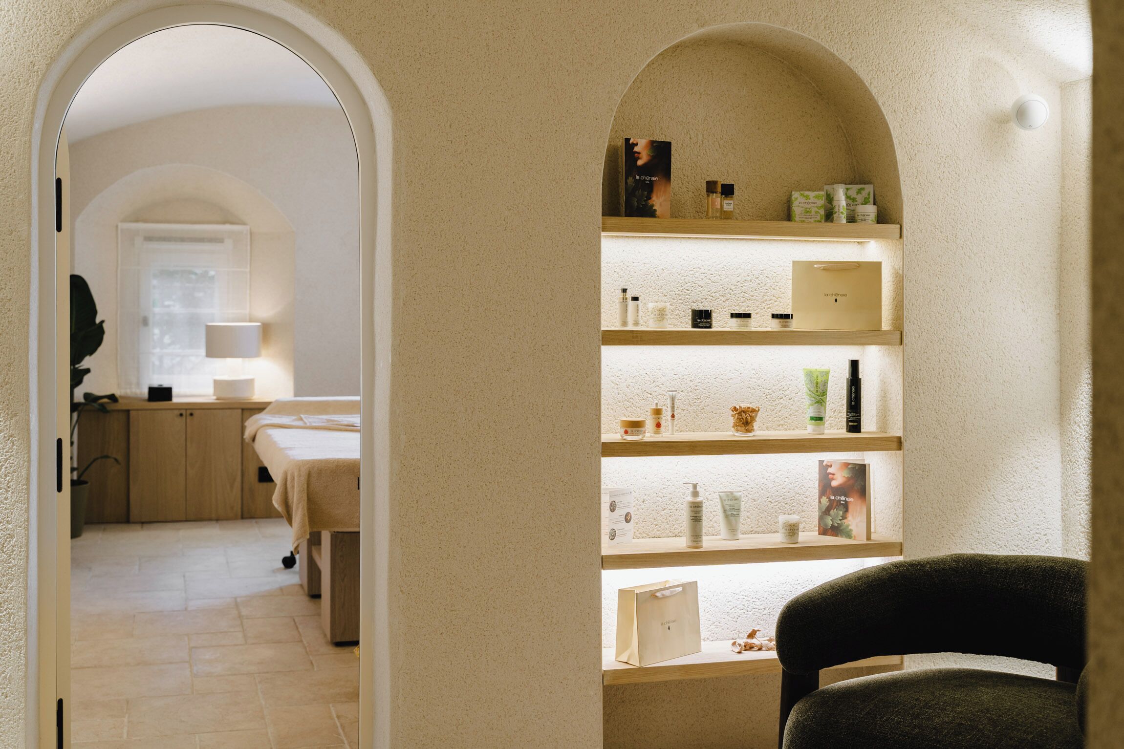 전신 트리트먼트, 페이셜 트리트먼트, 마사지 서비스