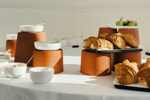 Frokostbuffé hver dag (mot et tillegg)