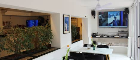 Breakfast area