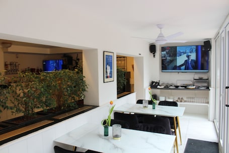 Daily buffet breakfast (EUR 15 per person)