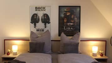 Family Studio | Living area | 40-inch Smart TV with digital channels, pay movies