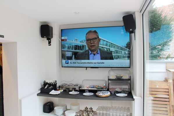 Desayuno buffet diario (EUR 15 por persona)