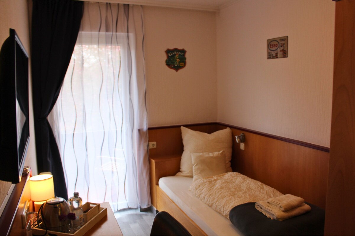 Comfort Single Room | Desk, laptop workspace, blackout drapes, iron/ironing board (on request)