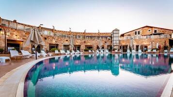 Seasonal outdoor pool