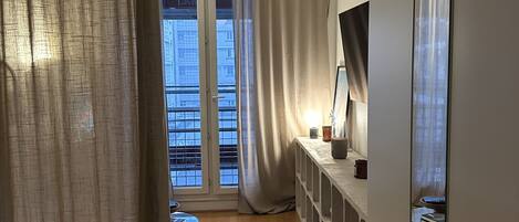 1 slaapkamer, een strijkplank/strijkijzer, gratis wifi, beddengoed