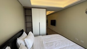 1 bedroom, in-room safe, desk, iron/ironing board