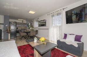 Smart TV, table football - Apartment Arwen, apartment with pool (Juršići)