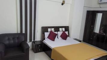 3 bedrooms, WiFi, bed sheets