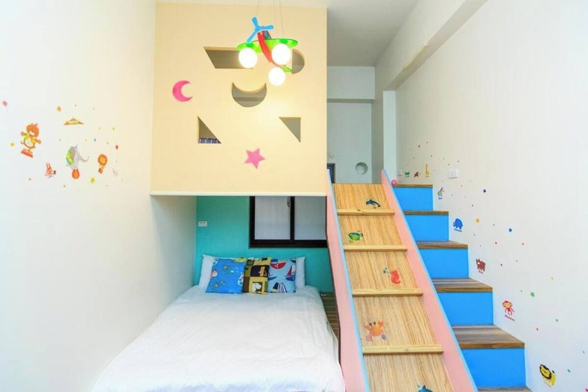 Kamar Double Keluarga | Tirai kedap cahaya, kedap suara, Wi-Fi gratis, dan seprai linen