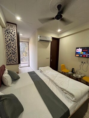 Deluxe Room - Luvi Casa (Gurugram)
