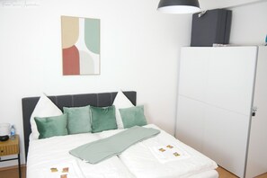 4 habitaciones, tabla de planchar con plancha, wifi y ropa de cama 