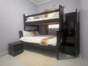3 habitaciones, escritorio, wifi y ropa de cama 