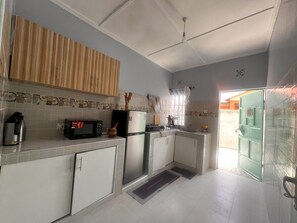 Refrigerador, microondas, horno, tetera/pava eléctrica