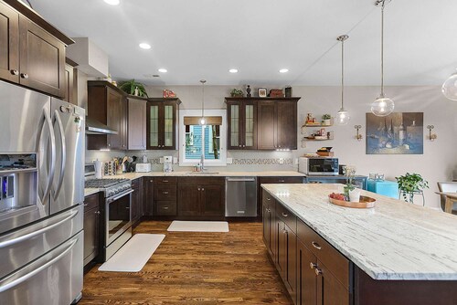 Madrona Bliss: A Modern Escape