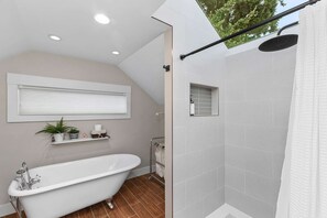 Bathroom - Madrona Bliss: A Modern Escape (Seattle)