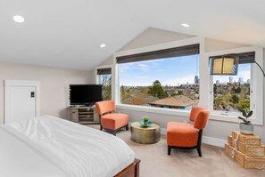 3 bedrooms, WiFi - Madrona Bliss: A Modern Escape (Seattle)