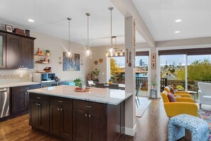 Interior - Madrona Bliss: A Modern Escape (Seattle)