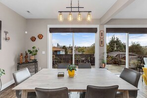 Dining - Madrona Bliss: A Modern Escape (Seattle)