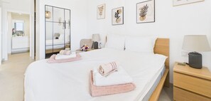 2 dormitorios, tabla de planchar con plancha, wifi gratis y ropa de cama