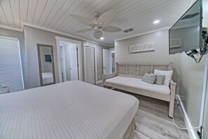 3 bedrooms, desk, iron/ironing board, free WiFi - Newly Remodeld Ocean Front Steps to the Beach (Panama City Beach)
