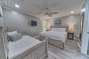 3 bedrooms, desk, iron/ironing board, free WiFi