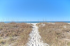 On the beach - Newly Remodeld Ocean Front Steps to the Beach (Panama City Beach)