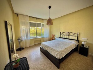 5 bedrooms, bed sheets