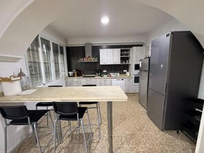 Mikrowelle, Ofen, Herdplatte, Geschirrspüler